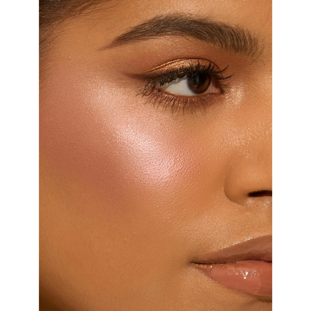 Multi-Use Glow Palette – Silky Highlighter for Face & Eyes