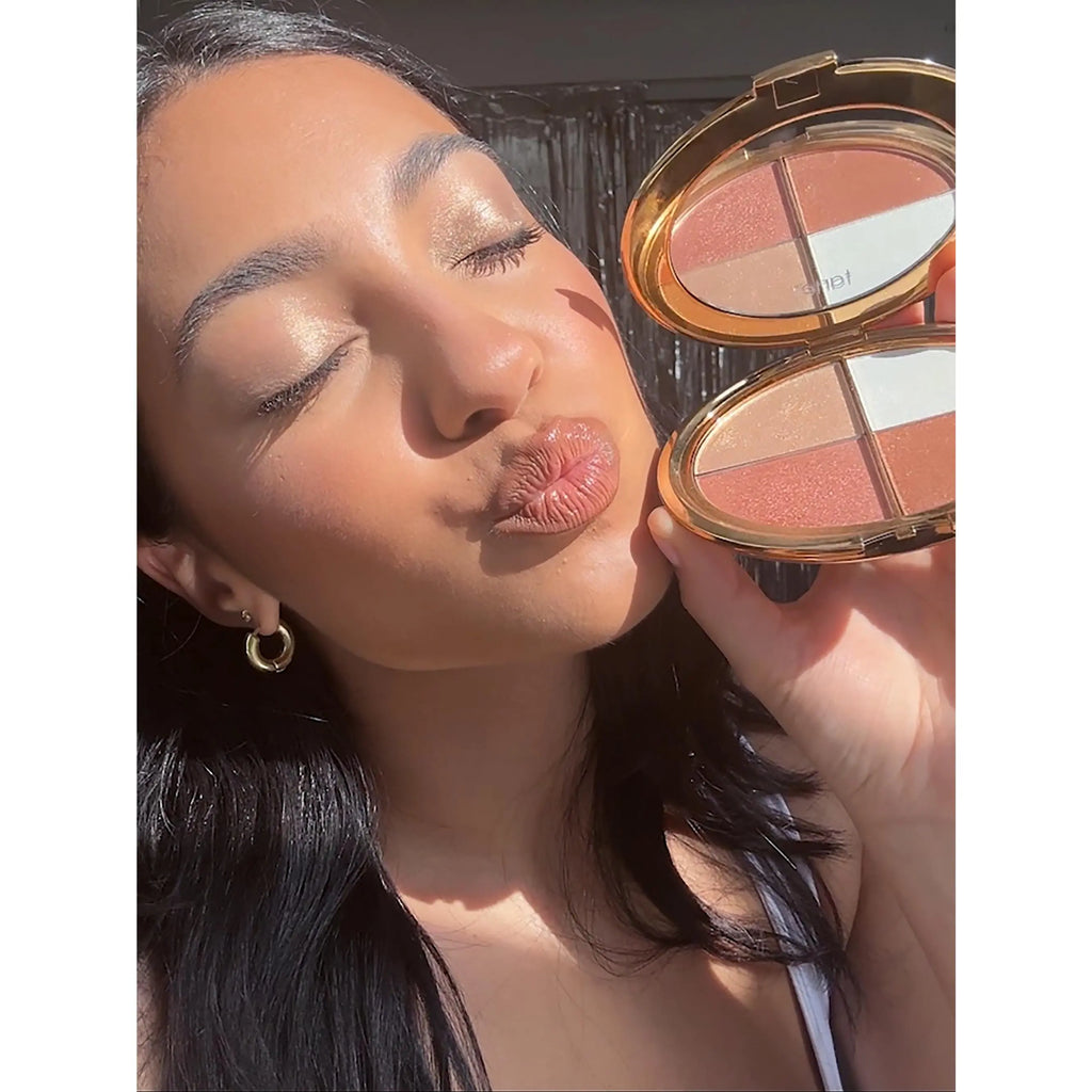 Multi-Use Glow Palette – Silky Highlighter for Face & Eyes